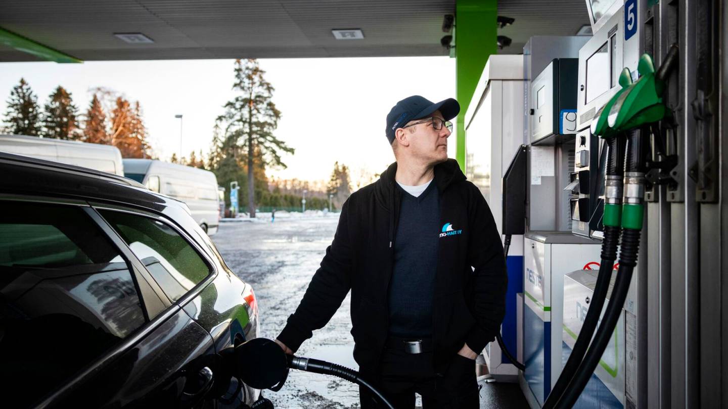 Energia | Näin Ukrainan sota vaikuttaa suomalaisten kukkaroon: ”Ei ole mahdottomuus, että bensan litrahinta nousisi kolmeenkin euroon”
