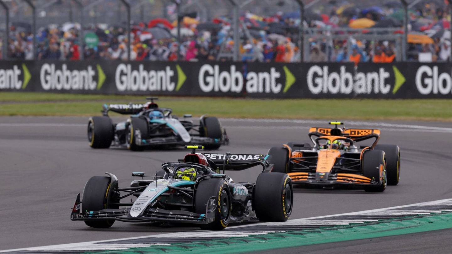 F1 | Hamiltonin hurja ajo toi voiton, Bottaksen tallikaverilla surkea kisa