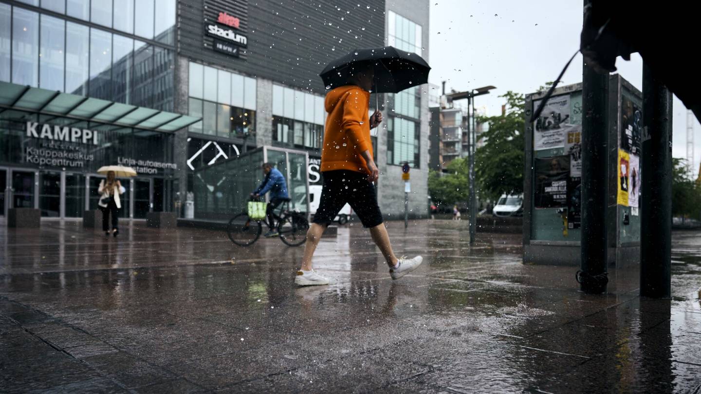 Sää | Sadekuurot roimivat Suomea viikonloppuna – Lapissa on aurinkoista