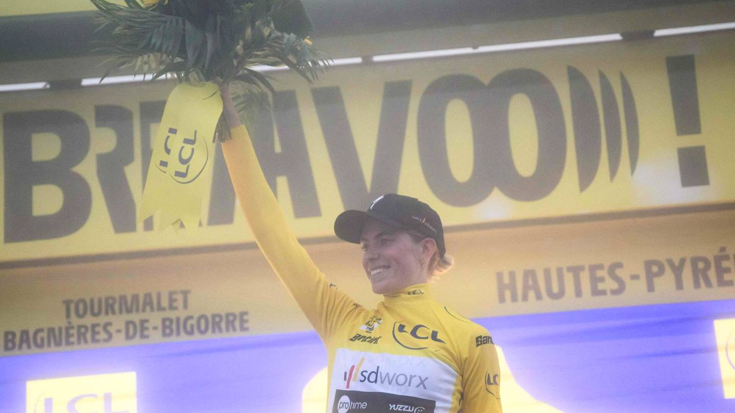 Pyöräily | Demi Vollering luuli voittaneensa ja tuuletti näyttävästi kamerojen edessä: ”Poistakaa kuvat”