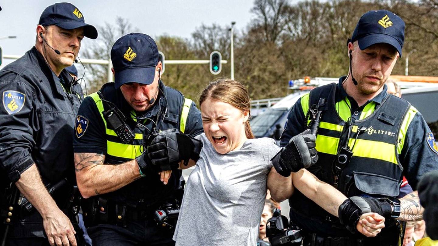 Ilmastoaktivismi | Greta Thunberg otettiin kiinni mielen­osoituksessa Haagissa