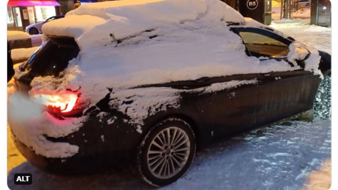 Helsinki | ”Auto vai iglu?” Poliisi antoi rapsut autoilijalle, joka laiminlöi kulku­neuvonsa lumityöt