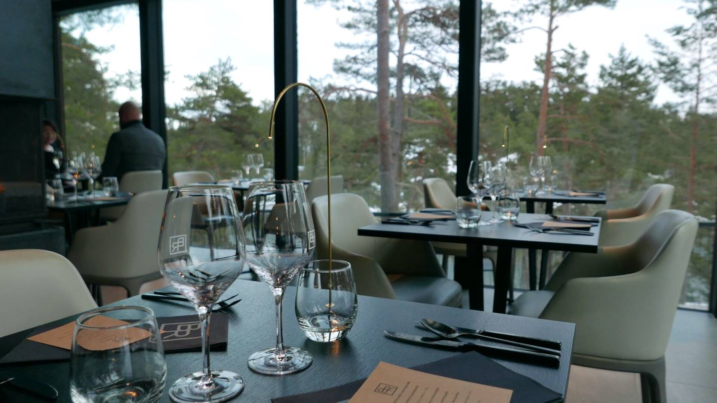 Ravintola-arvio | Tunnin ajo­matkan päässä Helsingistä on pieni ­hotelli, jonka ravintola yllättää iloisesti