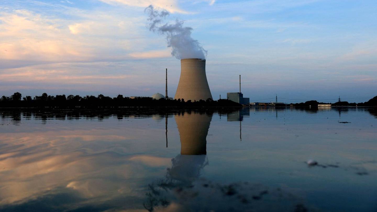 Saksa | Der Spiegel: Saksa valmistelee ydin­voimaloidensa toiminnan jatkamista laissa nyt määrätyn takarajan jälkeen