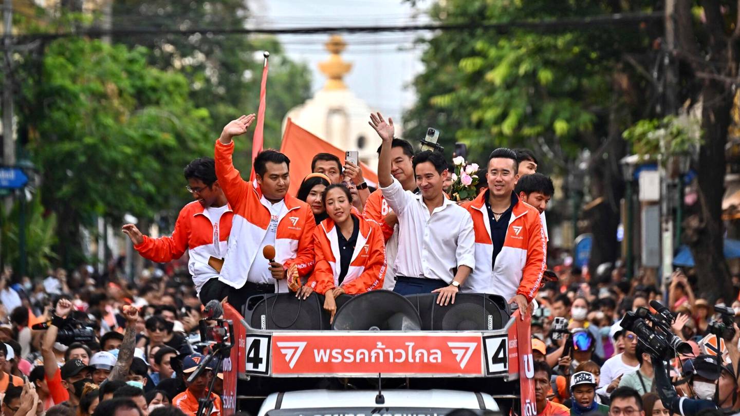 Thaimaa | Vaalivoittaja haluaa sallia kuninkaan arvostelemisen – nyt koko puoluetta uhkaa hajottaminen