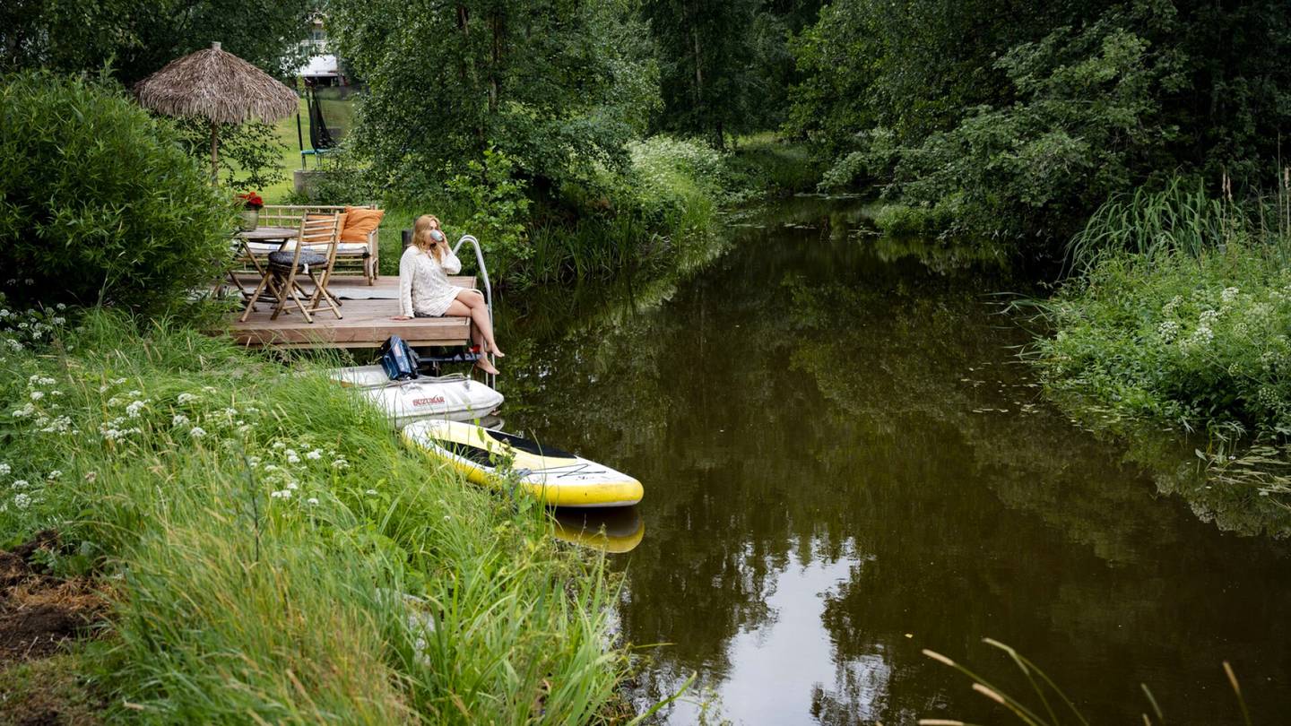 Asuminen | Helsinkiläinen Anna Ronkainen halusi kakkoskodin runsaan 100 000 euron budjetilla – Unelmien talo löytyi puolentoista tunnin ajomatkan päästä