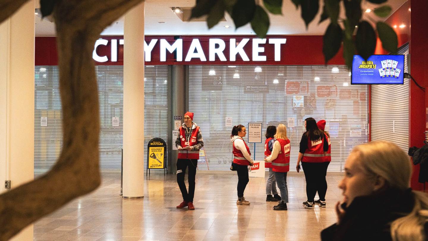 HS Turku | Lakkoilijat onnistuivat sulkemaan vain yhden City­marketin – Ay-pomo ripittää vuokratyöntekijöitä