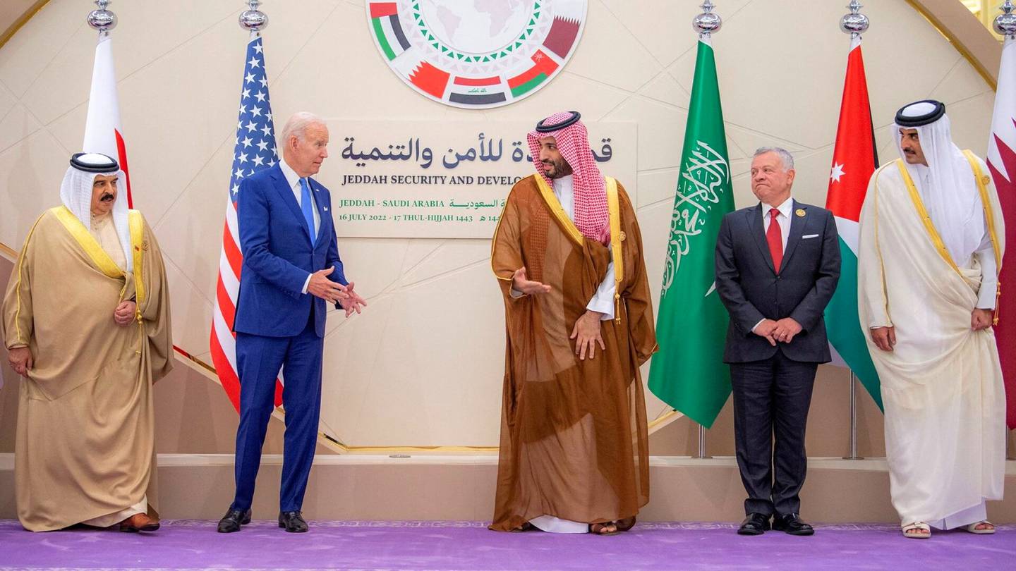 Lähi-itä | Biden pyrki Saudi-Arabiassa sekä kritisoimaan Khashoggin murhaa että vakuuttelemaan jatkuvaa läsnäoloa