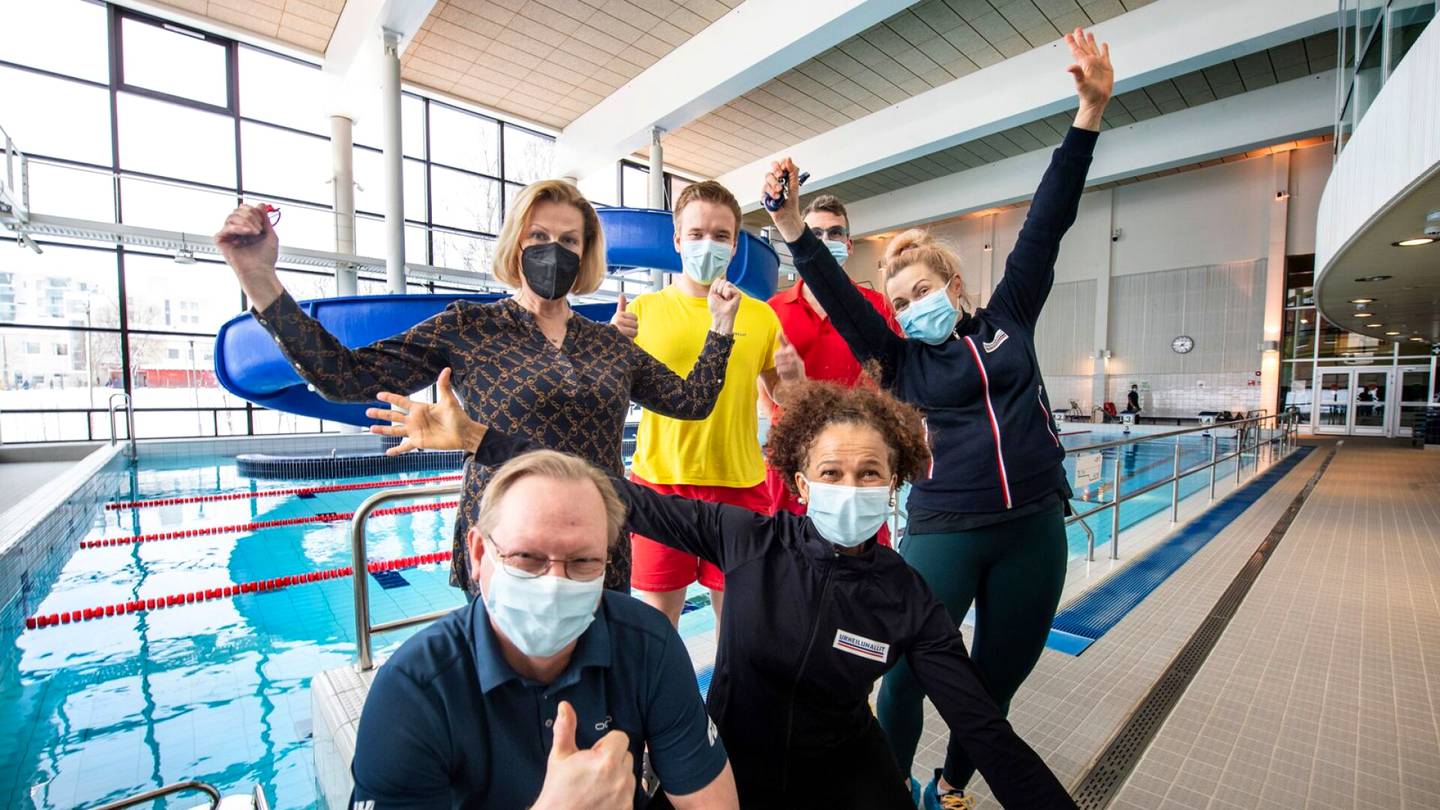 Koronavirus | Uimahallit avautuvat huomenna korona­sulun jälkeen –  Vuosaaren uima­hallilla valmistauduttu yleisö­ryntäykseen