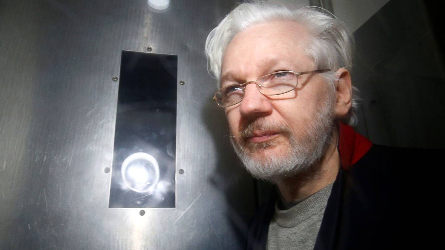 Wikileaks | Julian Assangen luovutusta Yhdys­valtoihin puidaan oikeudessa, Assange itse ei ole paikalla