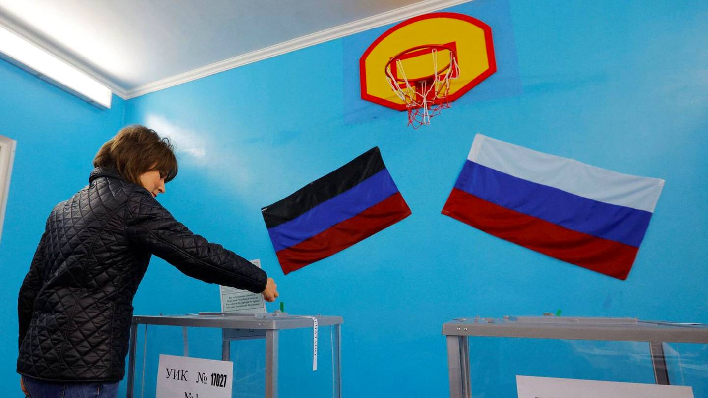Venäjän hyökkäys | Venäläis­mediat: Ylivoimaisesti suurin osa ”kansan­äänestyksissä” äänestäneistä kannattaa Venäjään liittymistä