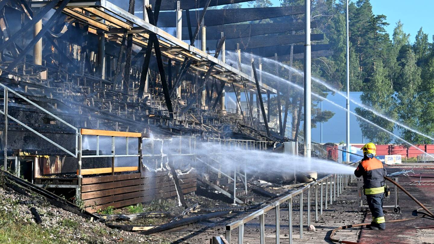 Jalkapallo | Oulunkylän Mustapekka-areena tuhoutui tulipalossa – poliisin tutkinta etenee