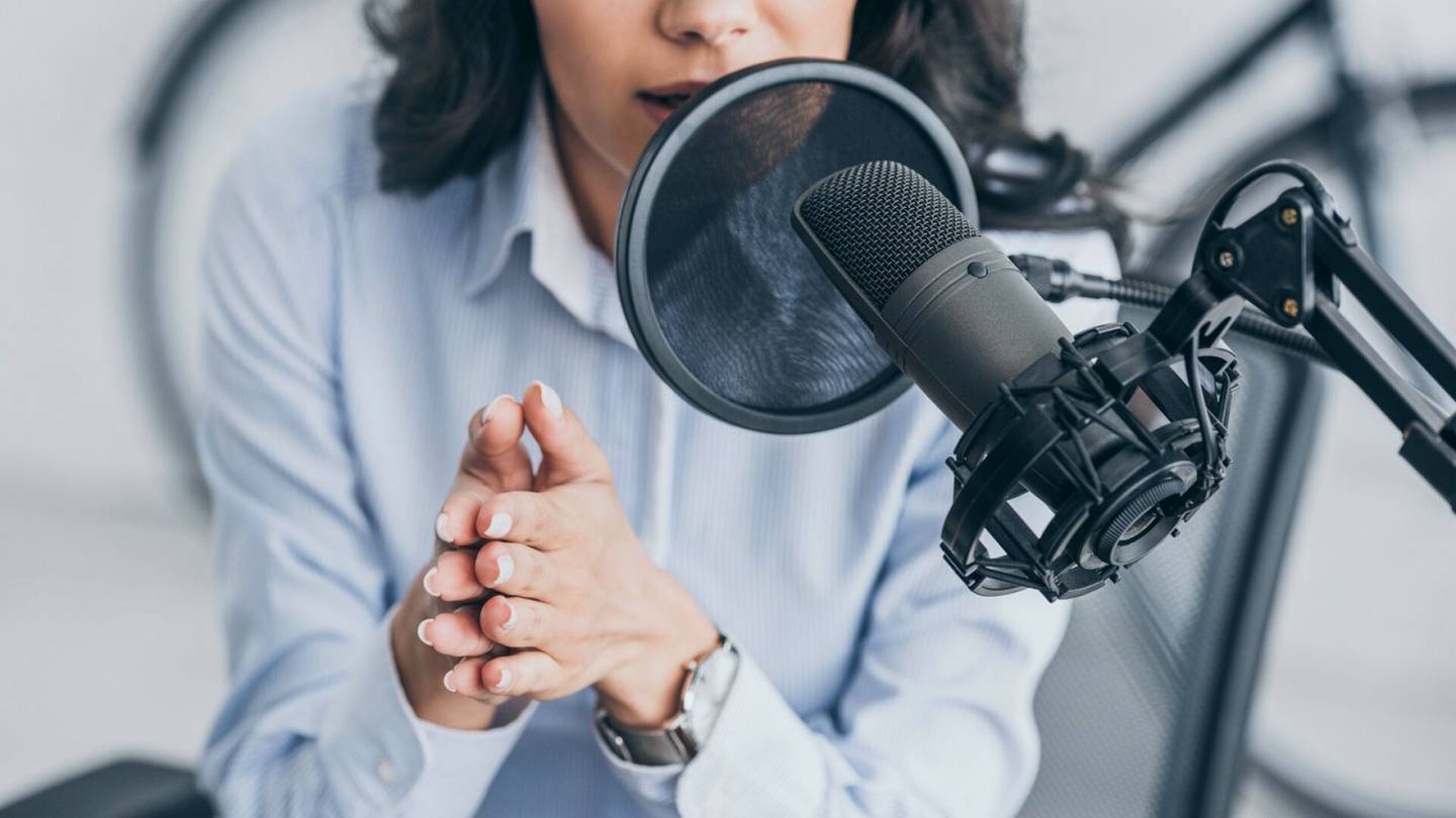 Podcastit | Kaikkia podcast-jaksoja ei kuunnella tarkastus­mielessä – Näin alalla puututaan sopimattomiin sisältöihin