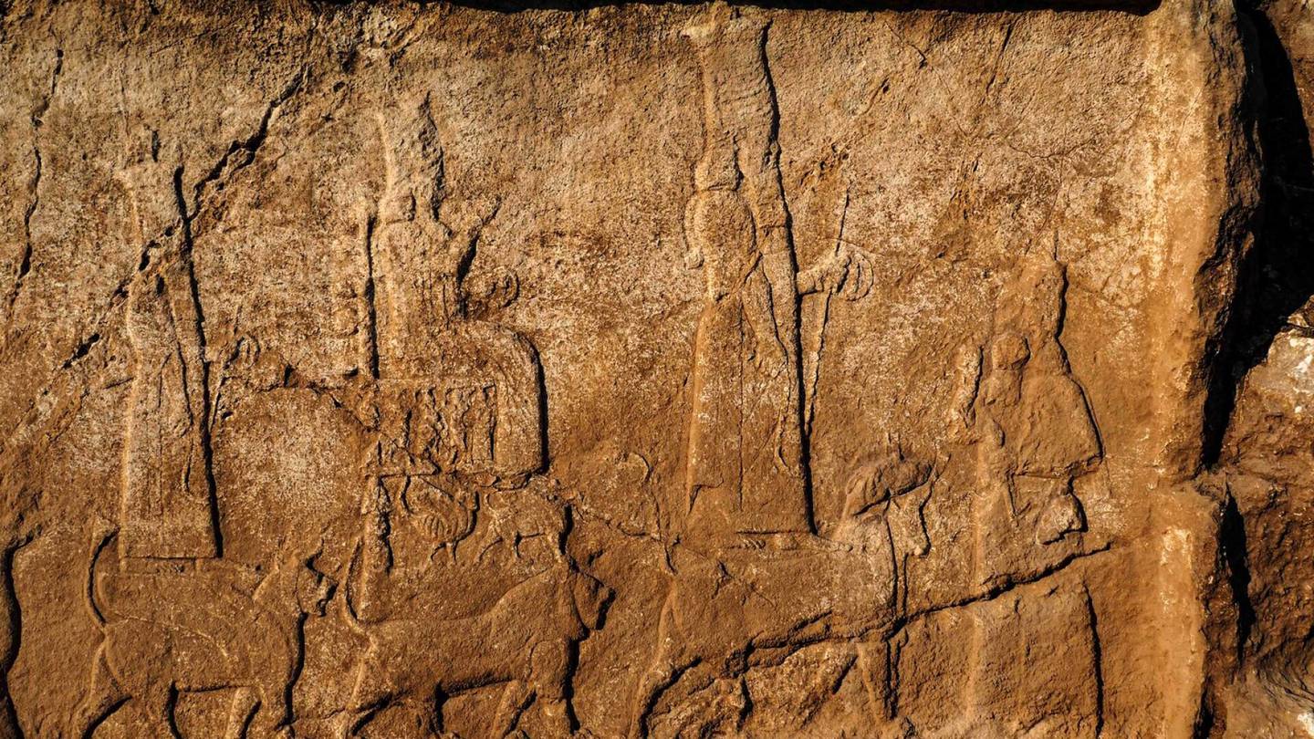 Irak | Arkeologit löysivät 2 700 vuotta vanhan viinitehtaan ja valtavia kohokuvia Irakissa