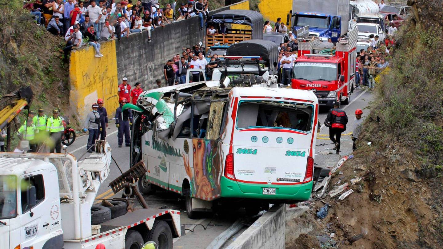Onnettomuudet | Ainakin 20 kuollut bussiturmassa Kolumbiassa