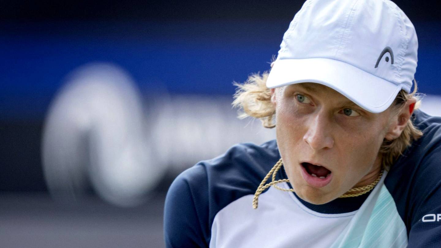 Tennis | Emil Ruusuvuori yllätti maailman­listan yhdeksännen, pelaa välierissä Hollannissa