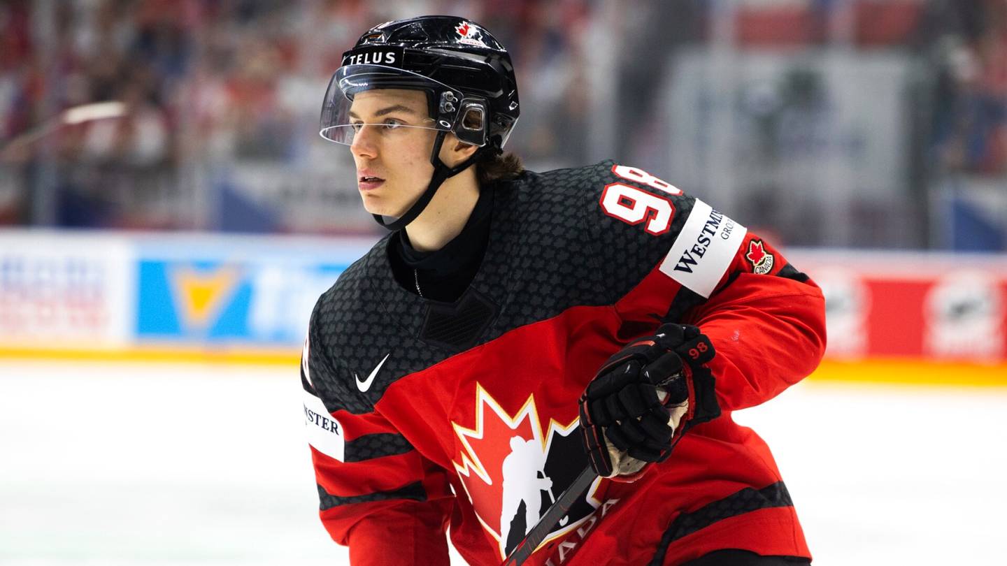 Jääkiekko | NHL:n megalupaus Connor Bedard joutuu valmentajan puhutteluun MM-kisoissa