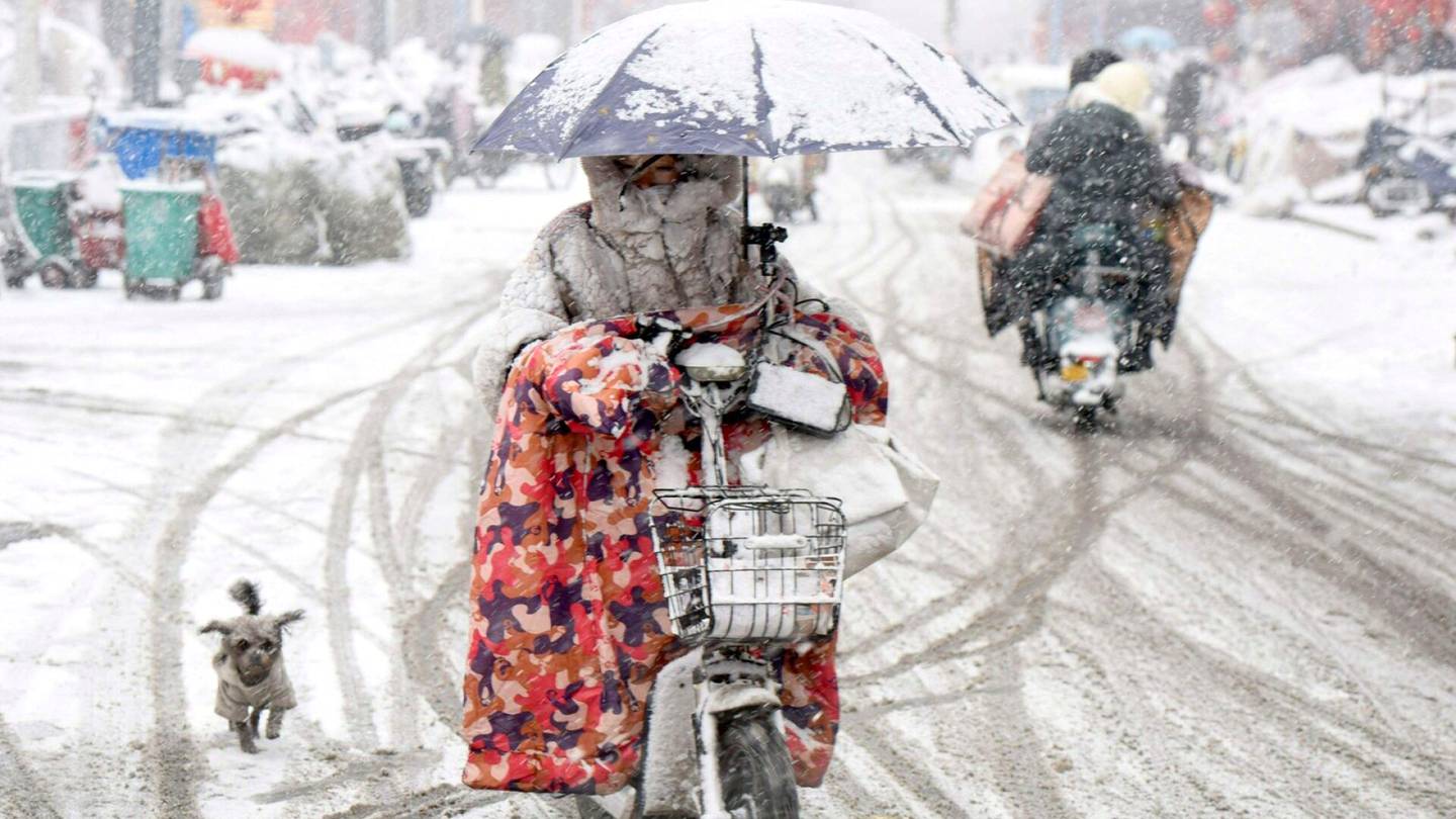 Kiina | Lumisateet sotkevat kiinalaisten uuttavuotta – Video näyttää, kuinka liikenne ajautui kaaokseen