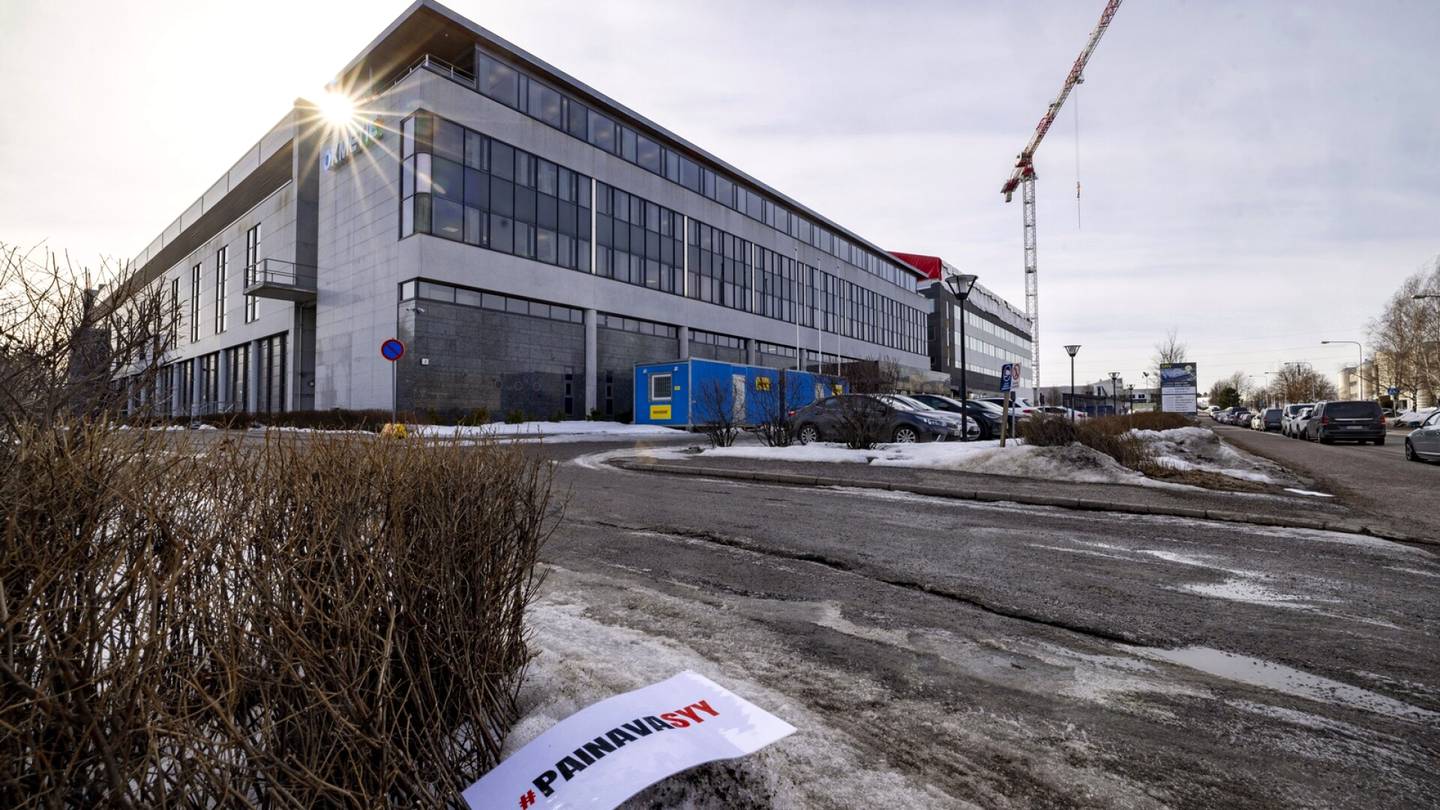 Lakot | Suomalais­tehdas valmistaa piikiekkoja ”melkein jokaiseen maailman autoon” – lakko seisautti tuotannon