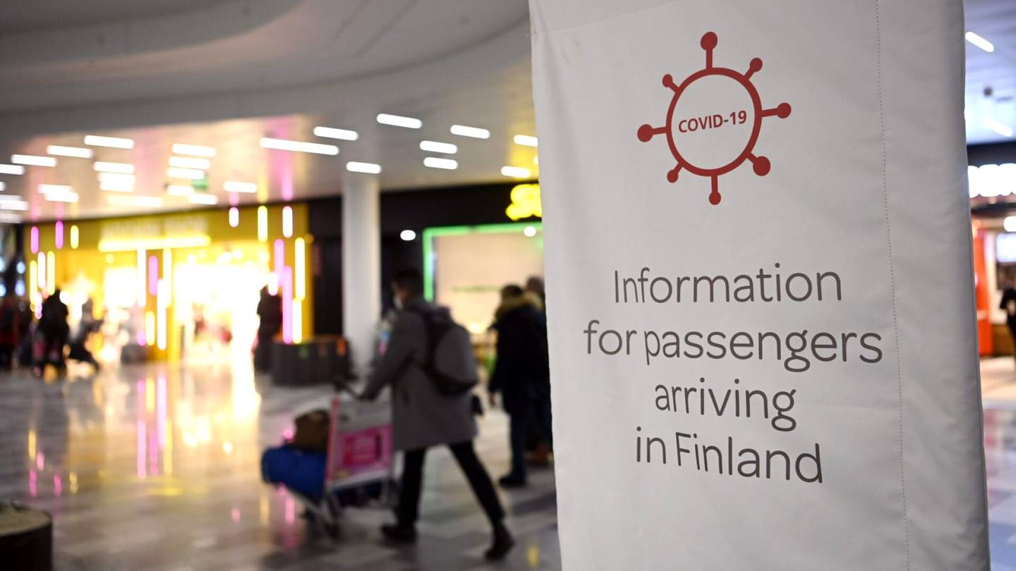 Koronavirus | Helsinki-Vantaan lentoasemalla kysellään edelleen korona­todistuksia – Asiantuntijan mukaan siitä ei ole ”mitään hyötyä”