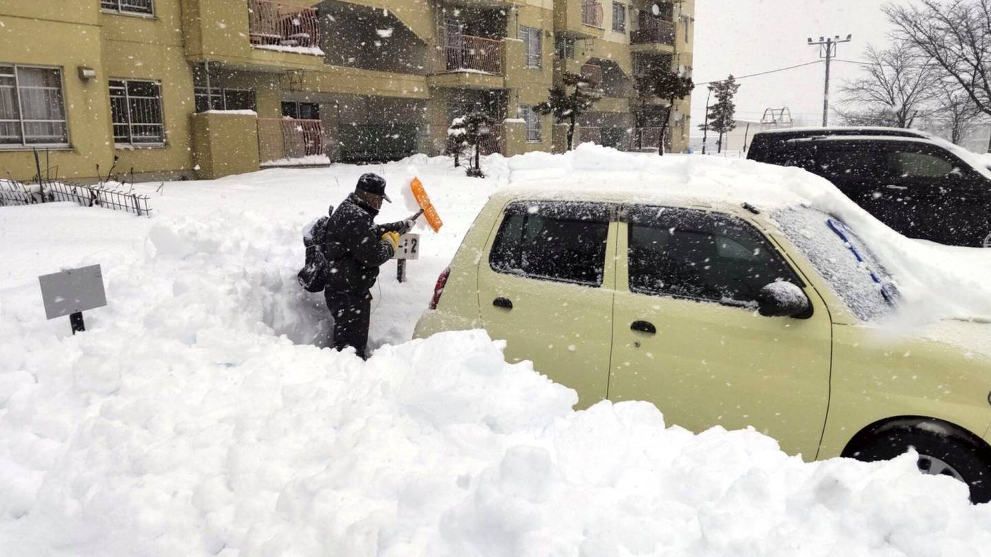 Japani | Runsaat lumisateet aiheuttaneet ainakin 17 ihmisen kuoleman