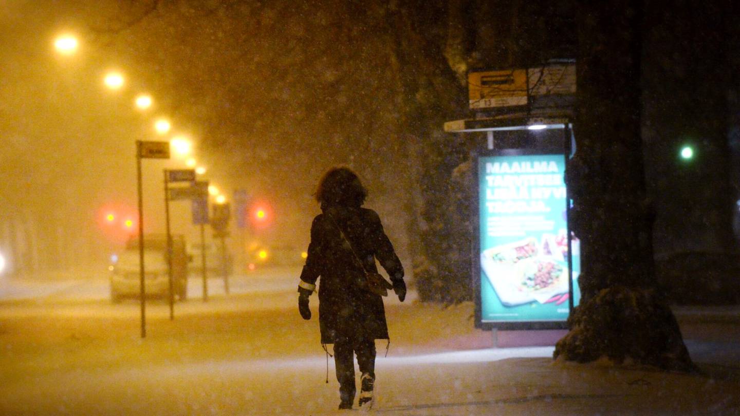 Sää | Ilmatieteen laitos varoittaa vaarallisesta ajokelistä, Pohjois-Karjalassa kehotetaan välttämään turhaa lähtöä liikenteeseen