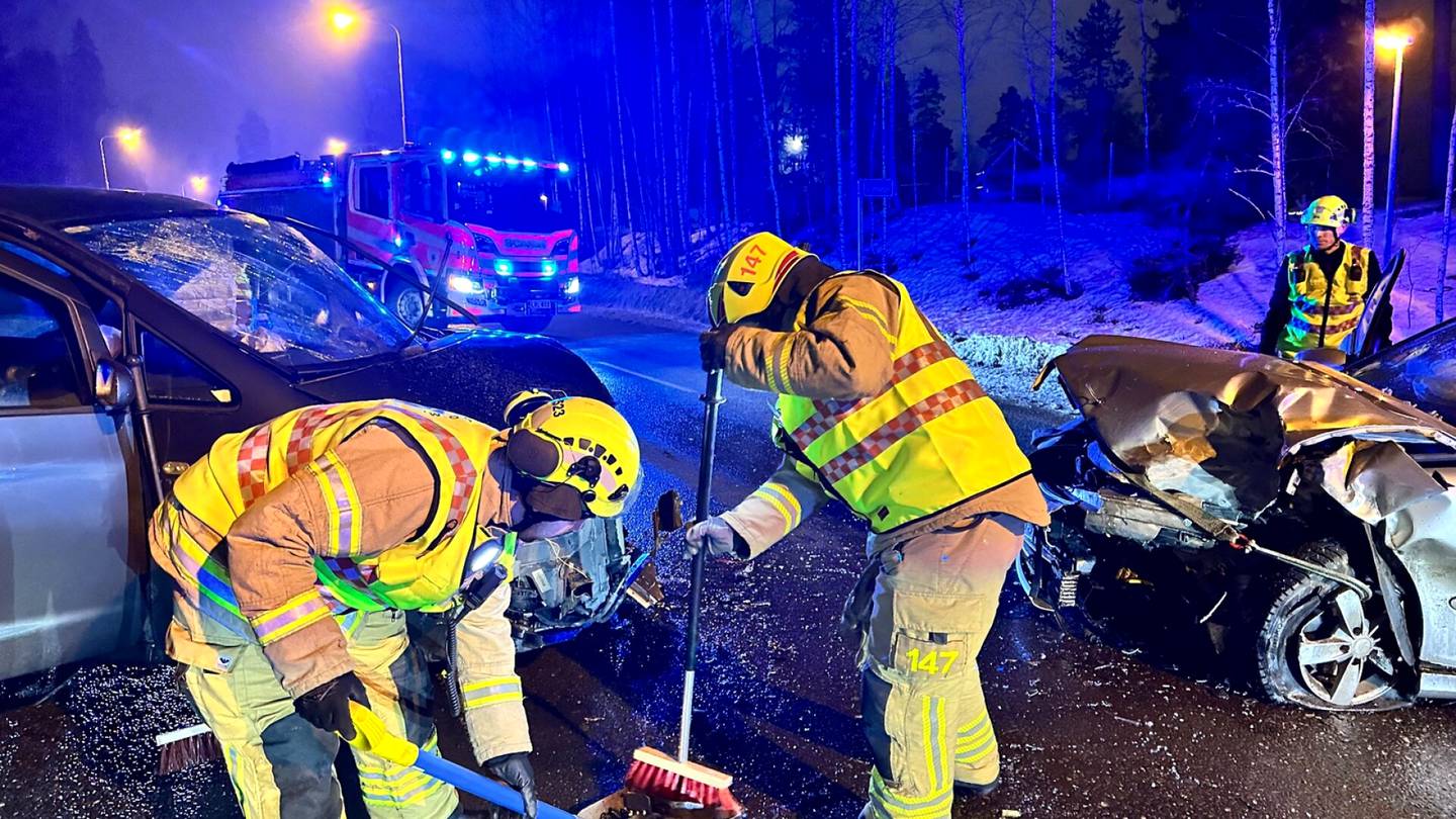 Onnettomuudet | Nokkakolari Järvenpäässä, yksi vietiin sairaalahoitoon