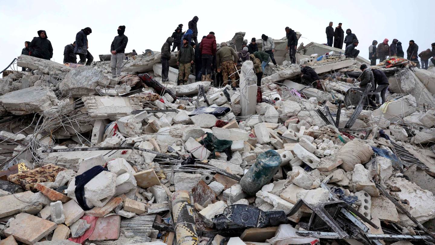 Turkin ja Syyrian järistys | Bakrin perheen kotitalon kaksi ylintä kerrosta romahti – Syyrian Aleppossa pulaa kaikesta