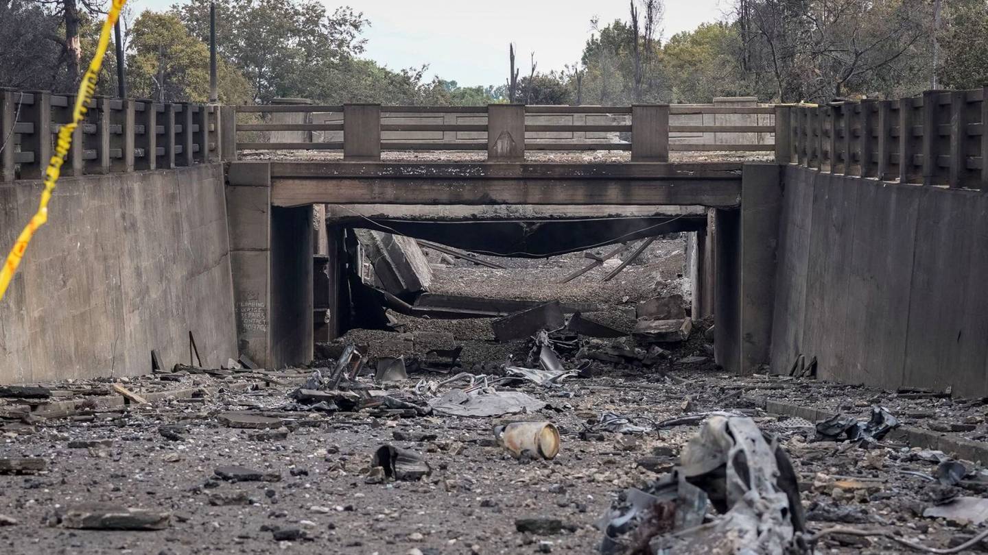Etelä-Afrikka | Etelä-Afrikassa säiliöauton räjähdyksessä kuolleiden määrä noussut jo 26:een