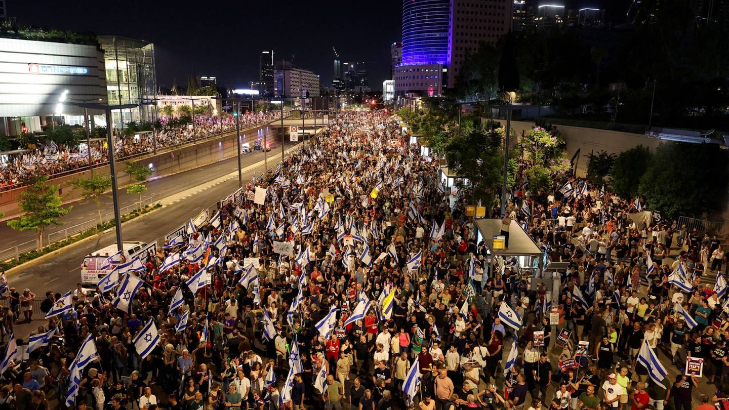 Gazan sota | Kymmenettuhannet kokoontuivat jälleen Tel Aviviin osoittamaan mieltään Israelin hallitusta vastaan