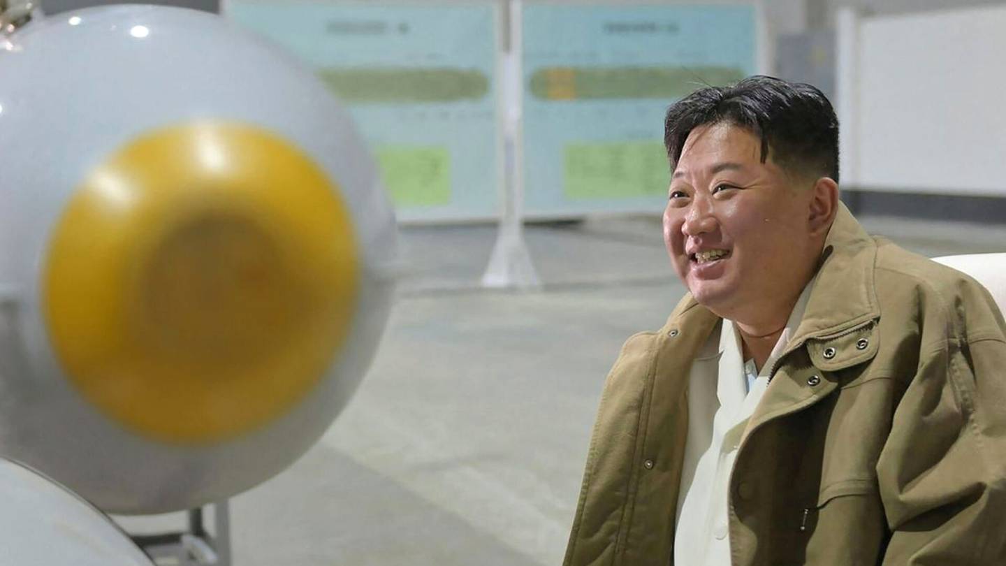 Aseet | Pohjois-Korea väittää kehittäneensä veden­alaisen droonin, joka laukaisee ”radio­aktiiivisen tsunamin”