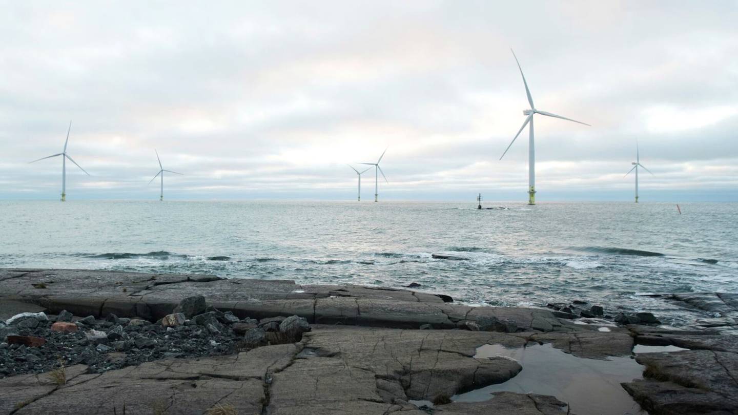 Energia | Vihreät haluaa moninkertaistaa merituuli­puistojen määrän