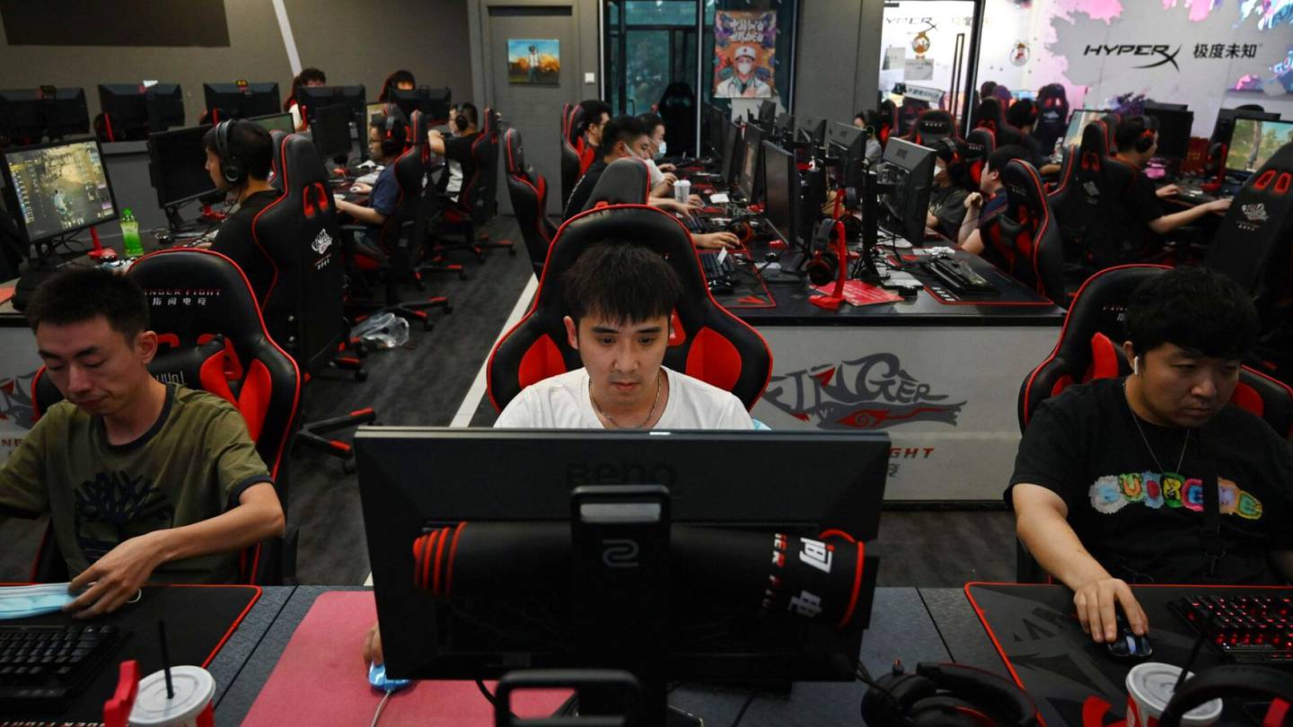 Peliteollisuus | Kiina rajoittaa nuorten verkko­pelaamista, peli­osakkeet syöksyivät