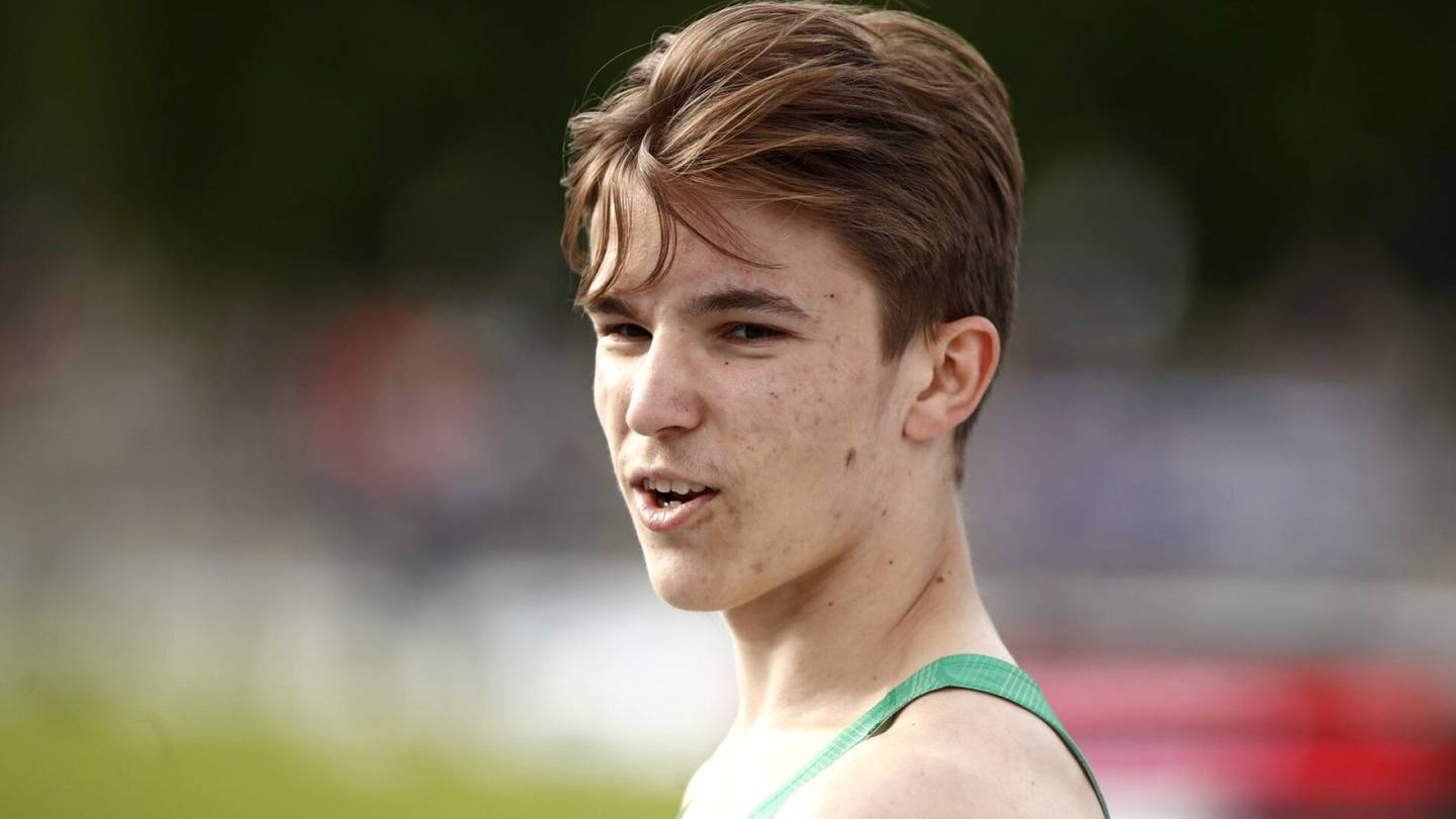 Yleisurheilu | Häkellyttävää ylivoimaa nuorten EM-kisoissa: Aituri Rasmus Vehmaa, 17, pinkoi suvereeniin voittoon