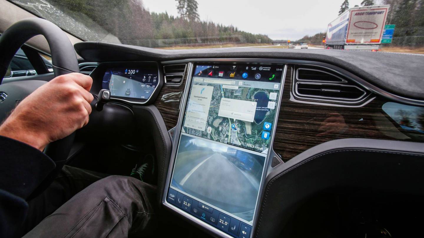 Autot | Tesla voitti oikeudessa: Autopilot-järjestelmä ei aiheuttanut kuolon­kolaria
