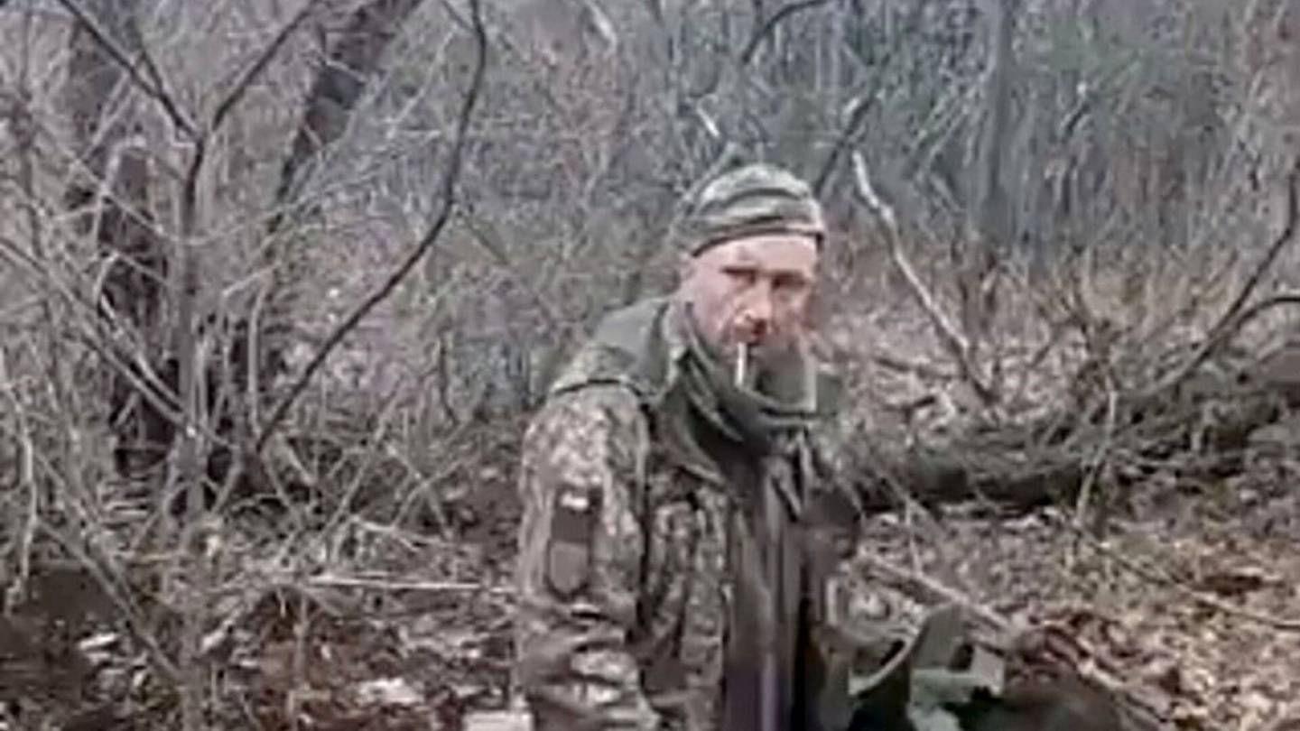 Venäjän hyökkäys | Teloitetun sotavangin henkilöys paljastui – Zelenskyi: ”Hän on todellinen sankari”