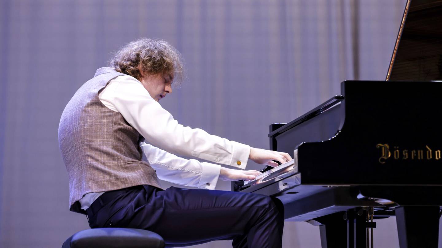 Musiikki | Piotr Pawlak voitti Maj Lind -pianokilpailun ja 30 000 euroa
