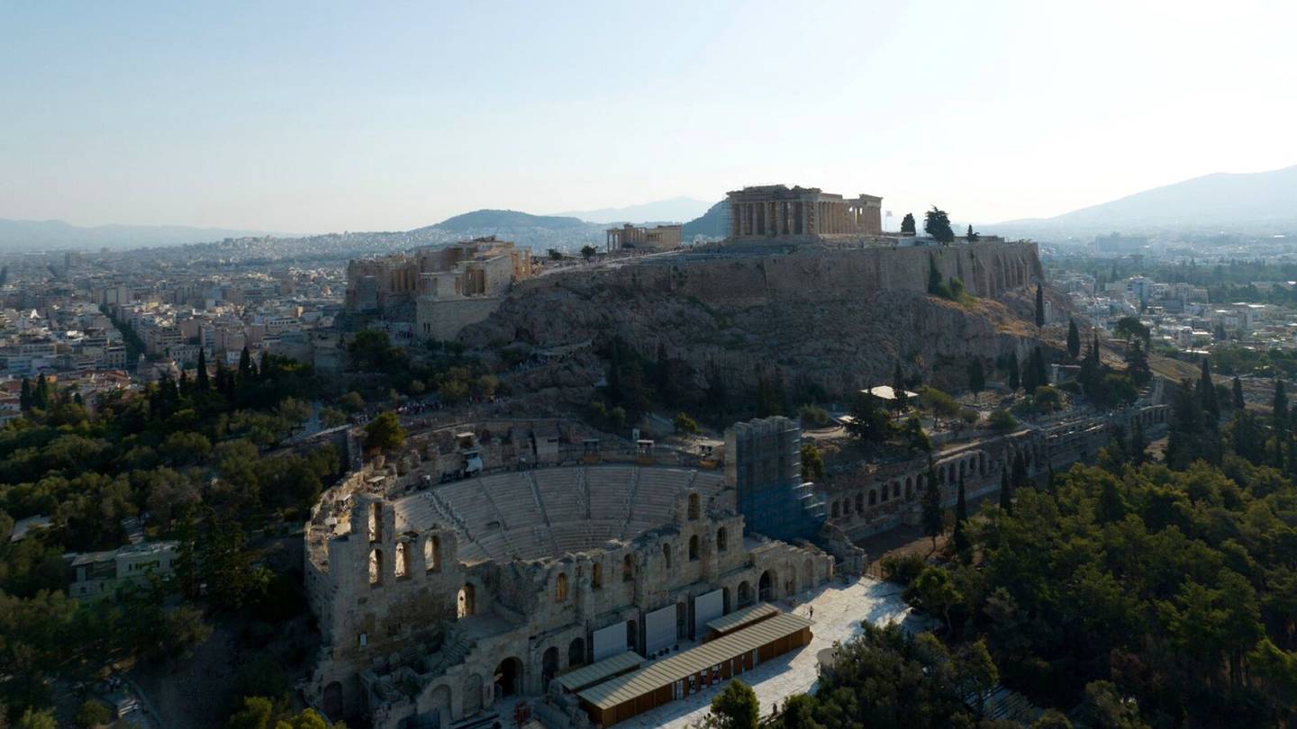 Matkailu | Kreikka kokeilee turisti­rajoituksia Akropolis-kukkulalla