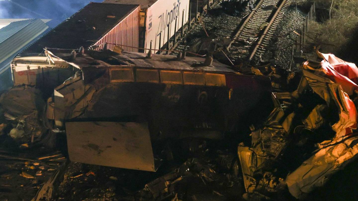 Onnettomuudet | Ainakin 16 kuollut ja 85 loukkaantunut junaturmassa Kreikassa