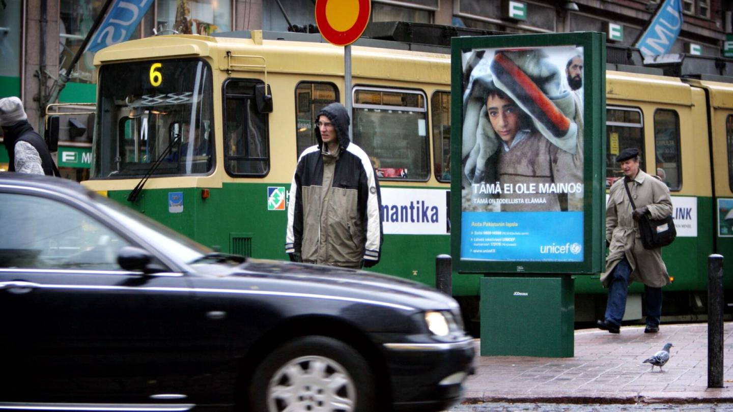 Katunäkymä | Helsingin vaihtaa ulkotilojen mainoslaitteet