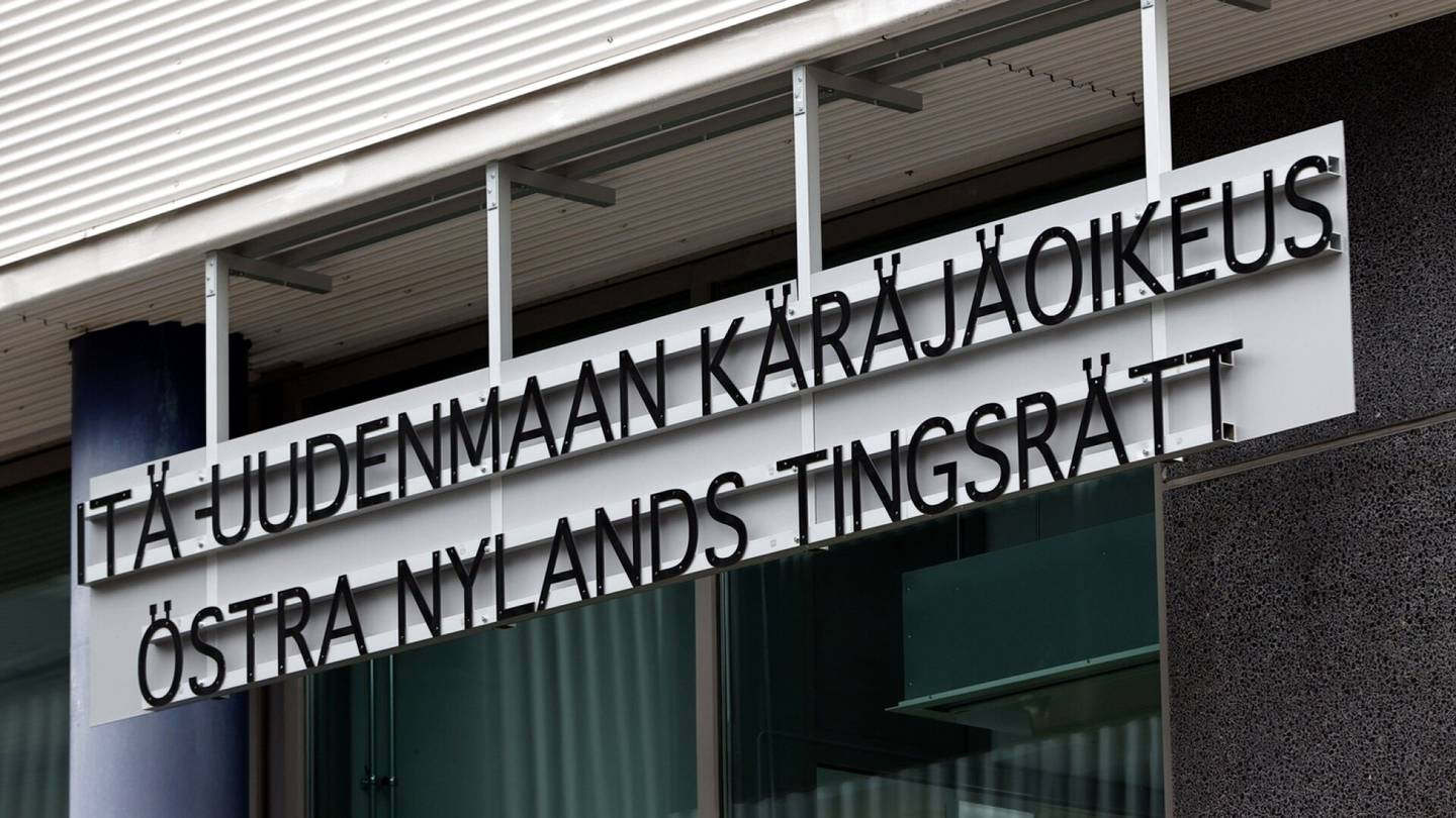 Helsinki | Poliisi­miehen seksuaali­rikos­tutkinnassa epäiltynä myös 45-vuotias nainen