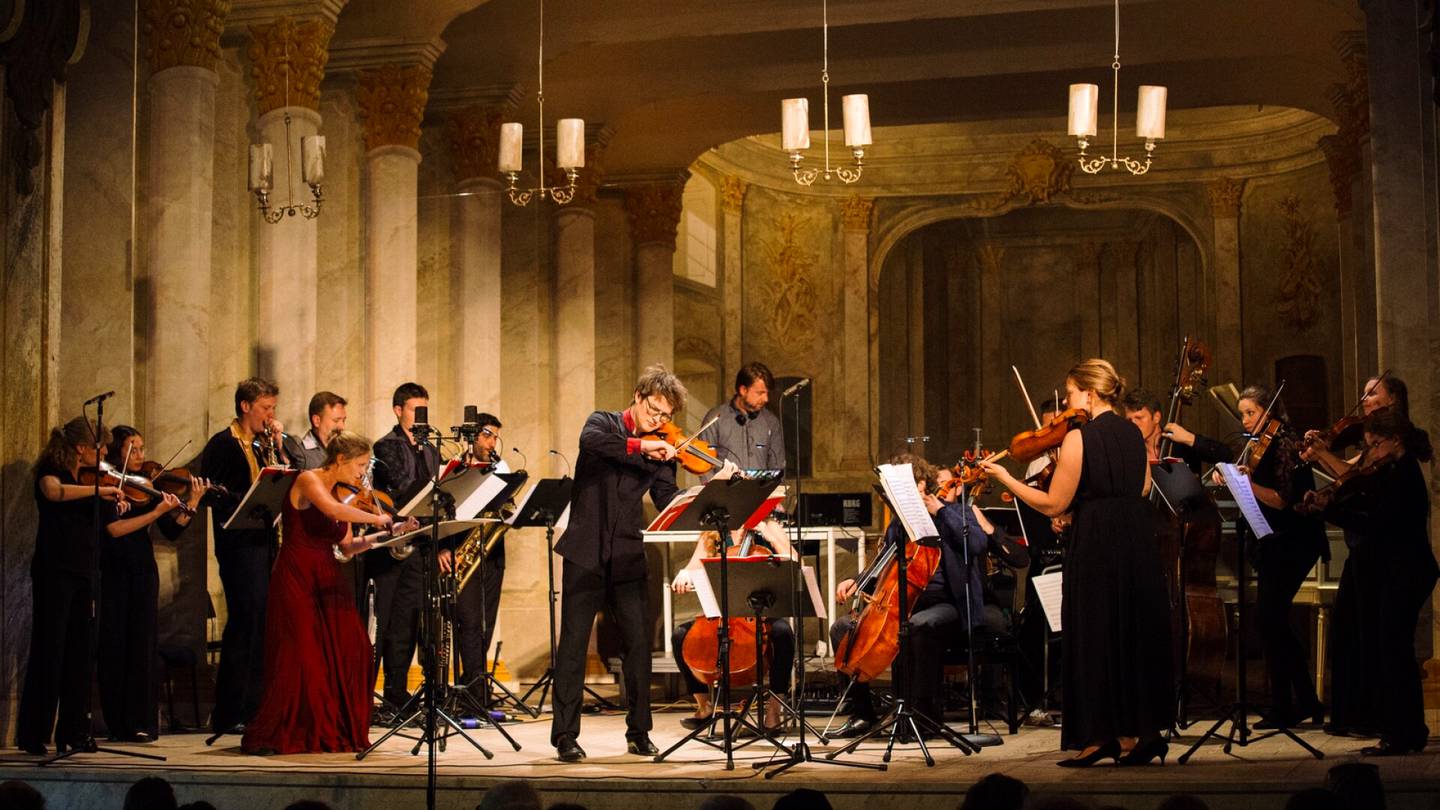 Konserttiarvio | O/Modernt -kamariorkesteri tulkitsi hellän kauniita taivasnäkyjä keskiajalta nykypäivään