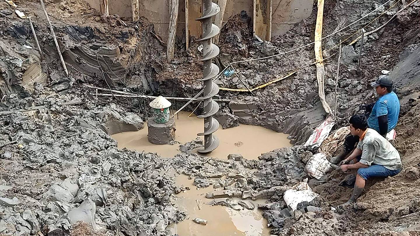 Vietnam | Lapsi putosi betonipilarin sisään Vietnamissa, pelastus­toimet käynnissä