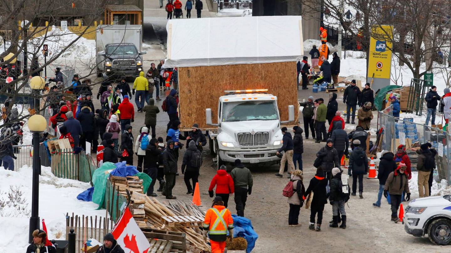 Mielenosoitukset | Ottawan pormestari julisti kaupunkiin hä­tätilan korona­protestien vuoksi – ”Meidän on saatava kaupunkimme takaisin”