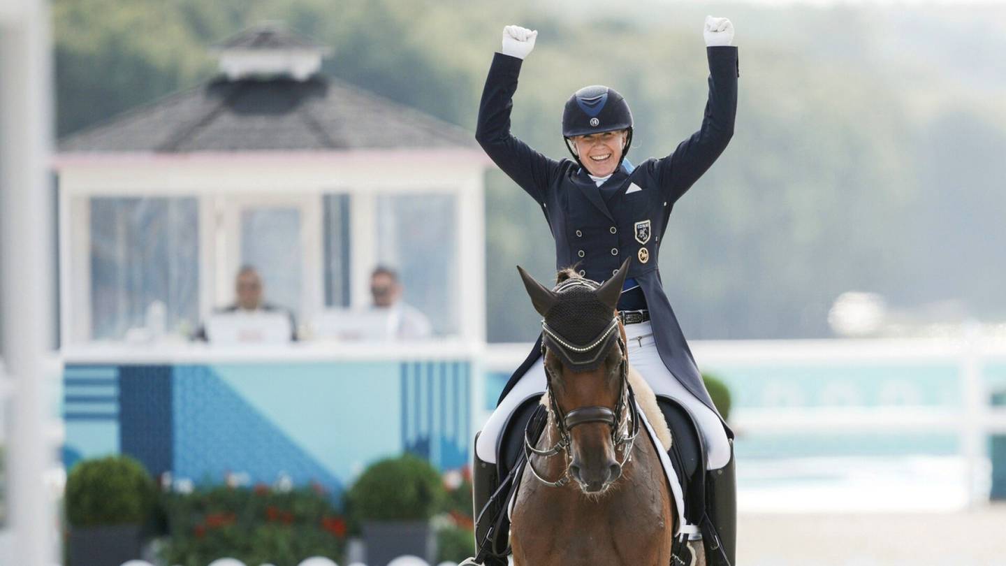 Olympialaiset | Emma Kanerva ihastutti ennätyksellään koulu­ratsastuksen finaalissa – tällaista hemmottelua hän lupaa hevoselleen