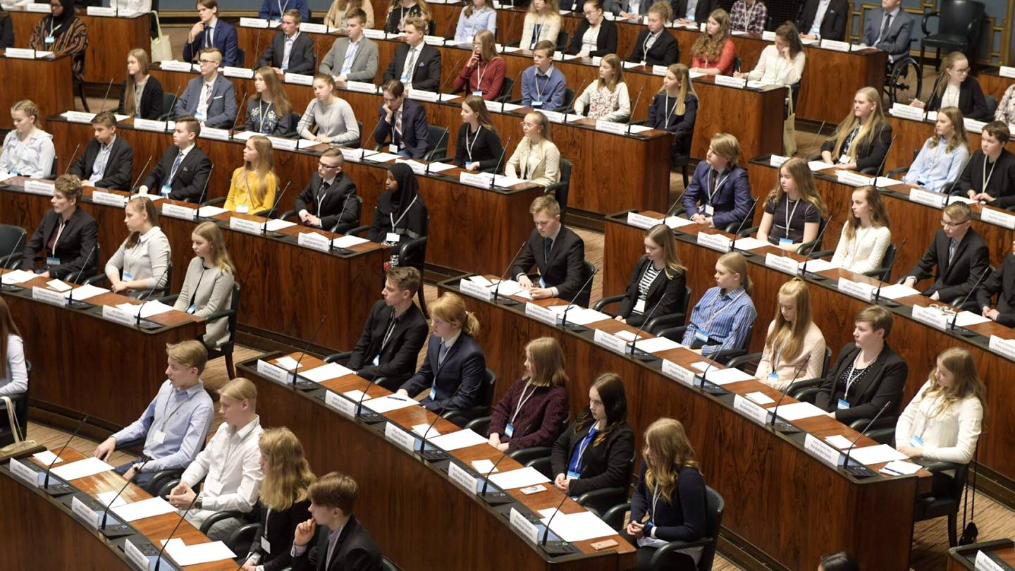 Eduskunta | Nuorten parlamentti kokoontuu ensi kertaa korona­epidemian jälkeen