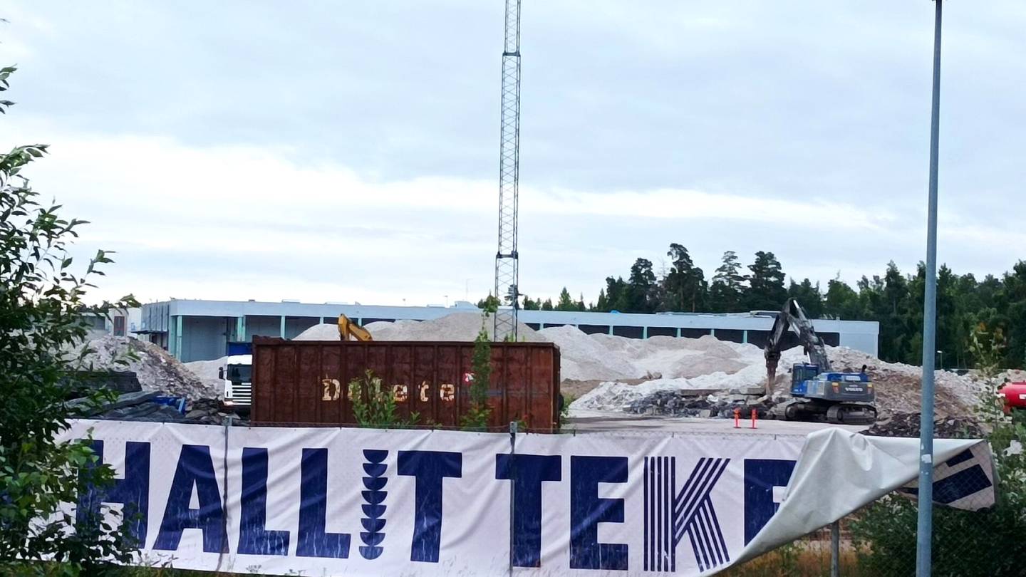 HS Espoo | Pala teollista historiaa katoaa Espoossa: Keran hallien purku alkoi