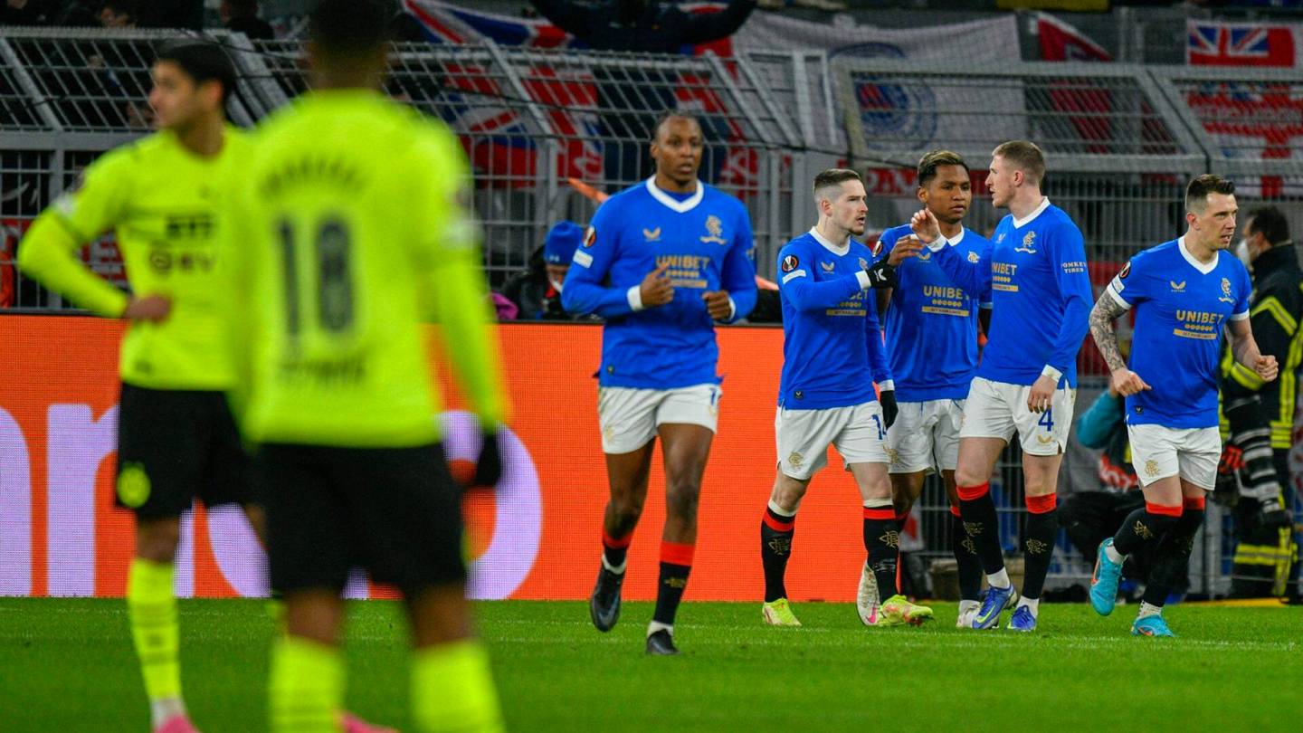 Jalkapallo | Glasgow Rangers tarrasi lujasti kiinni paikkaan Eurooppa-liigan neljännes­väli­erissä vieras­voitolla Dortmundista – Napoli haki tasapelin Barcelonasta