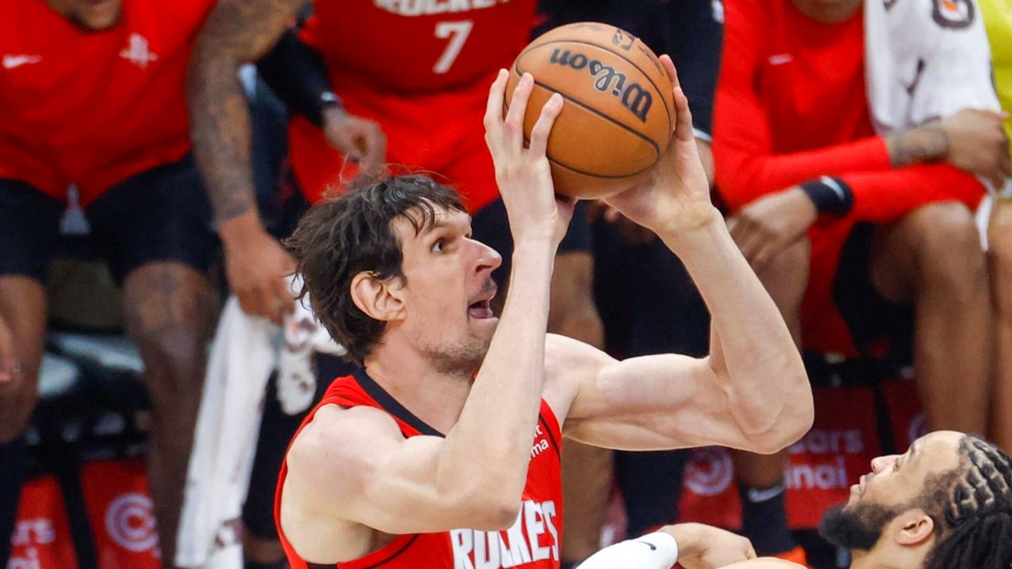 Koripallo | NBA-konkari heitti tahallaan ohi – katsojat saivat ilmaista kanaa: ”Hän on kansan mies”
