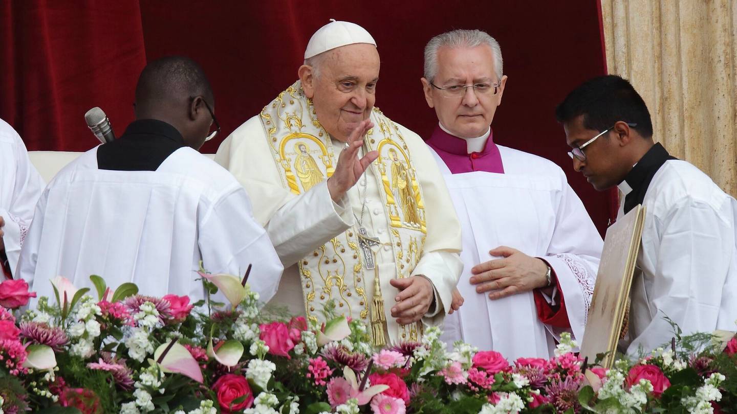 Video | Paavi piti pääsiäis­puheensa: Toivoi tuli­taukoa, pantti­vankien vapauttamista ja vankien­vaihtoa